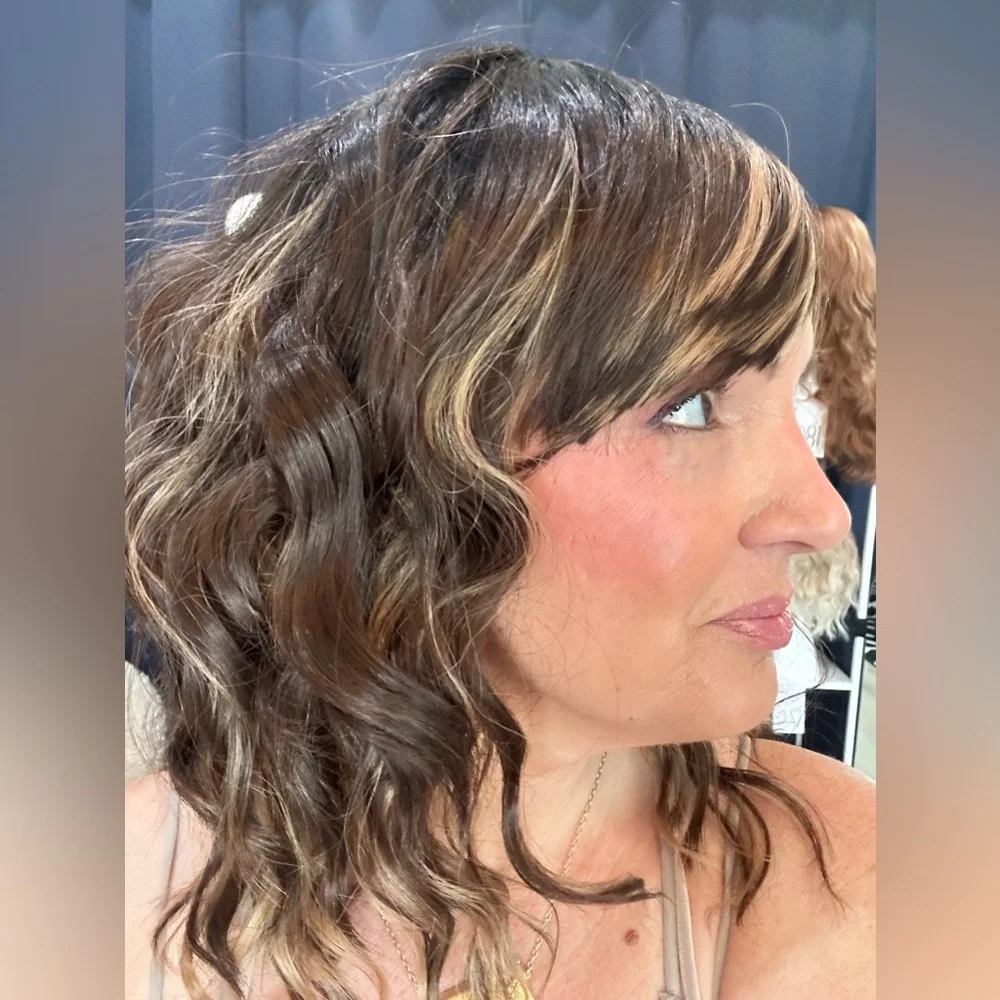 Wavy Highlighted Women's Wig in Dark Brown with Blonde Highlights